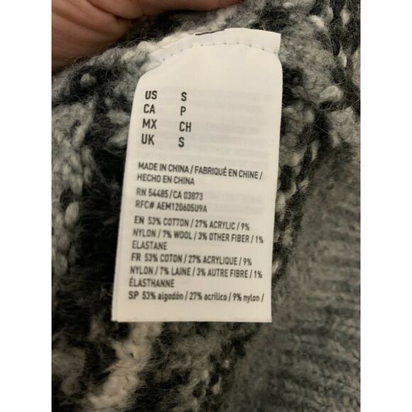 American Eagle Gray white Fair Isle Sweater Small - Picture 4 of 8